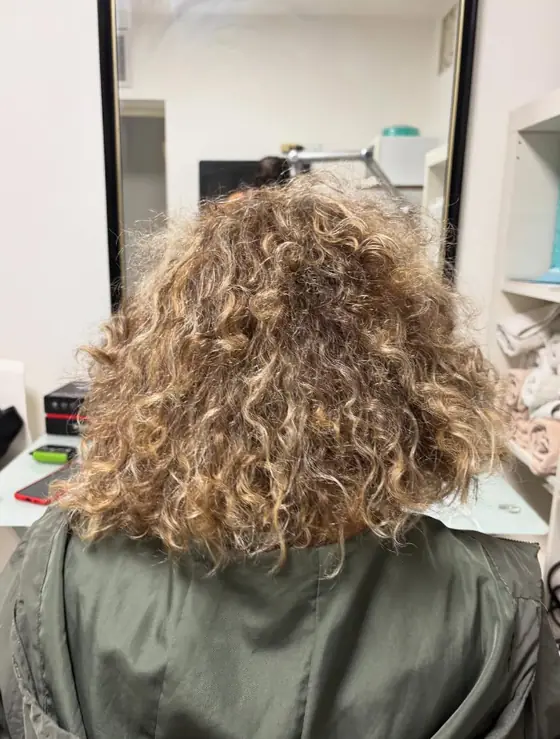 לפני החלקה — תלתלים קצרים